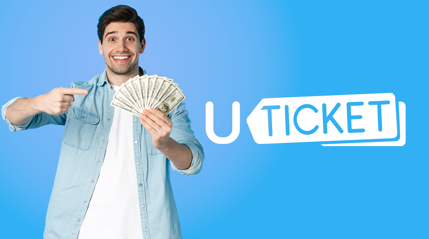 Produtor feliz com dinheiro na mão após criar evento na Uticket